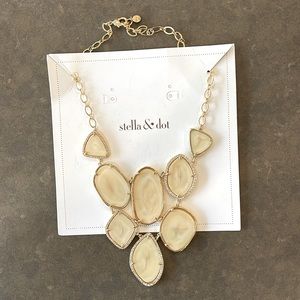 Stella & Dot Fiona Bib statement necklace